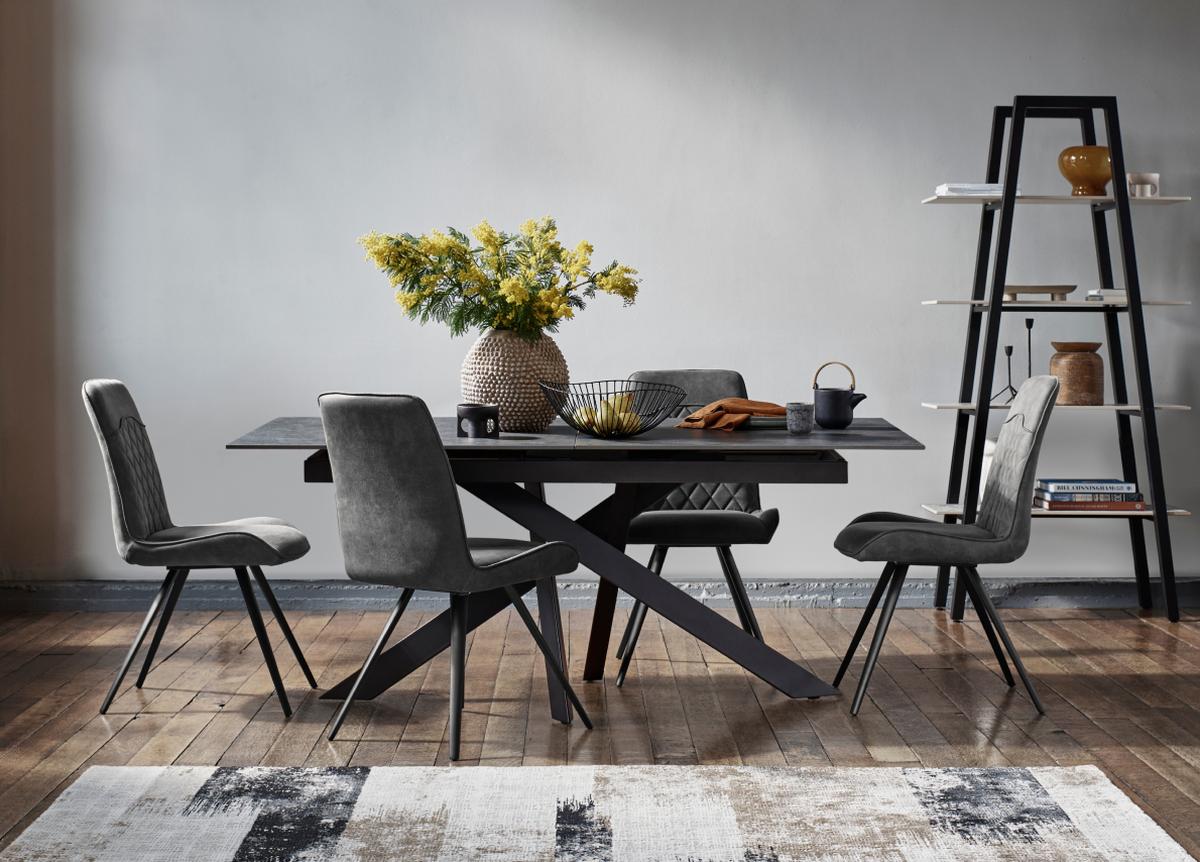 Extending dining table with 4 dining chairs 